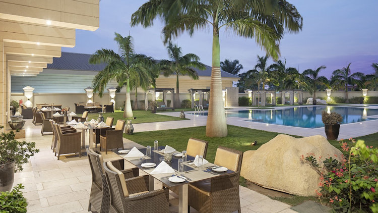 Fraser Suites poolside dining